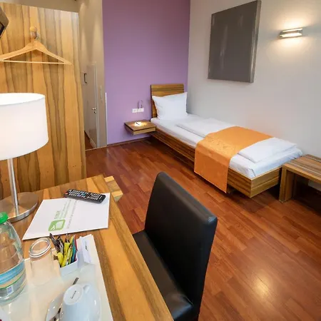 מלון Amh Airport-messe-hotel Stuttgart 3*